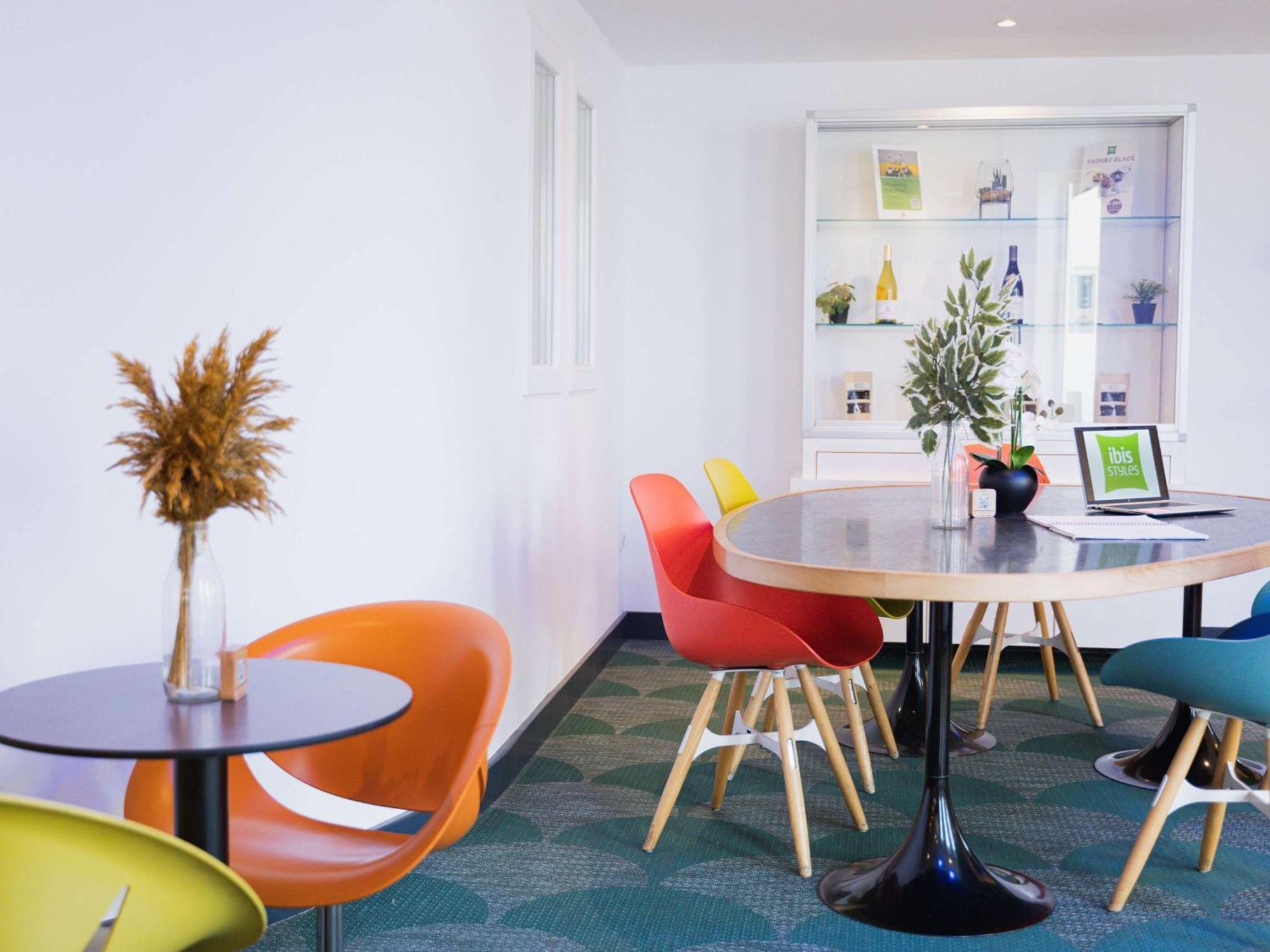Отель Ibis Styles Lyon Sud Vienne Шас-сюр-Рон Экстерьер фото